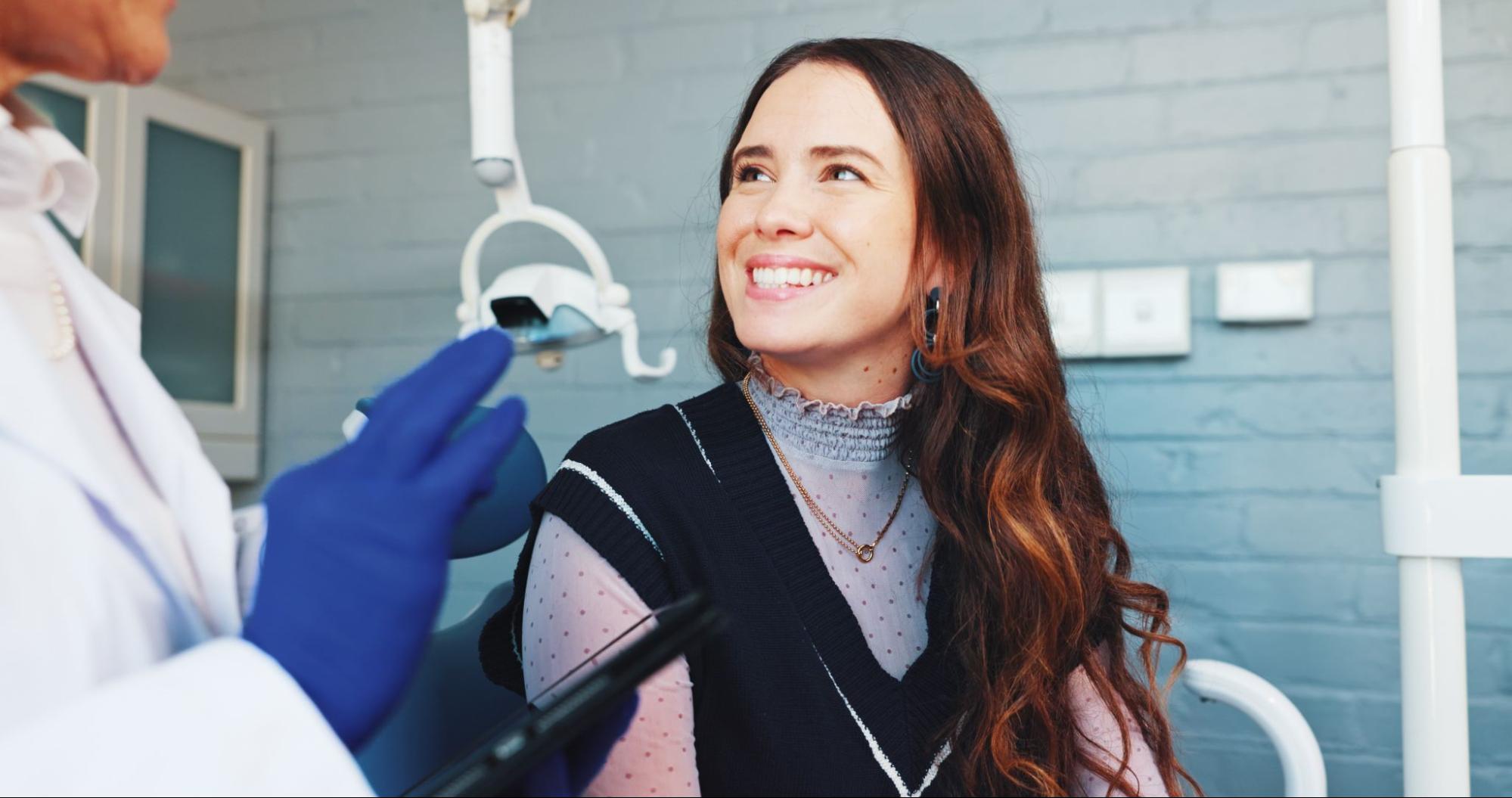 Can You Whiten Your Teeth While in Invisalign?